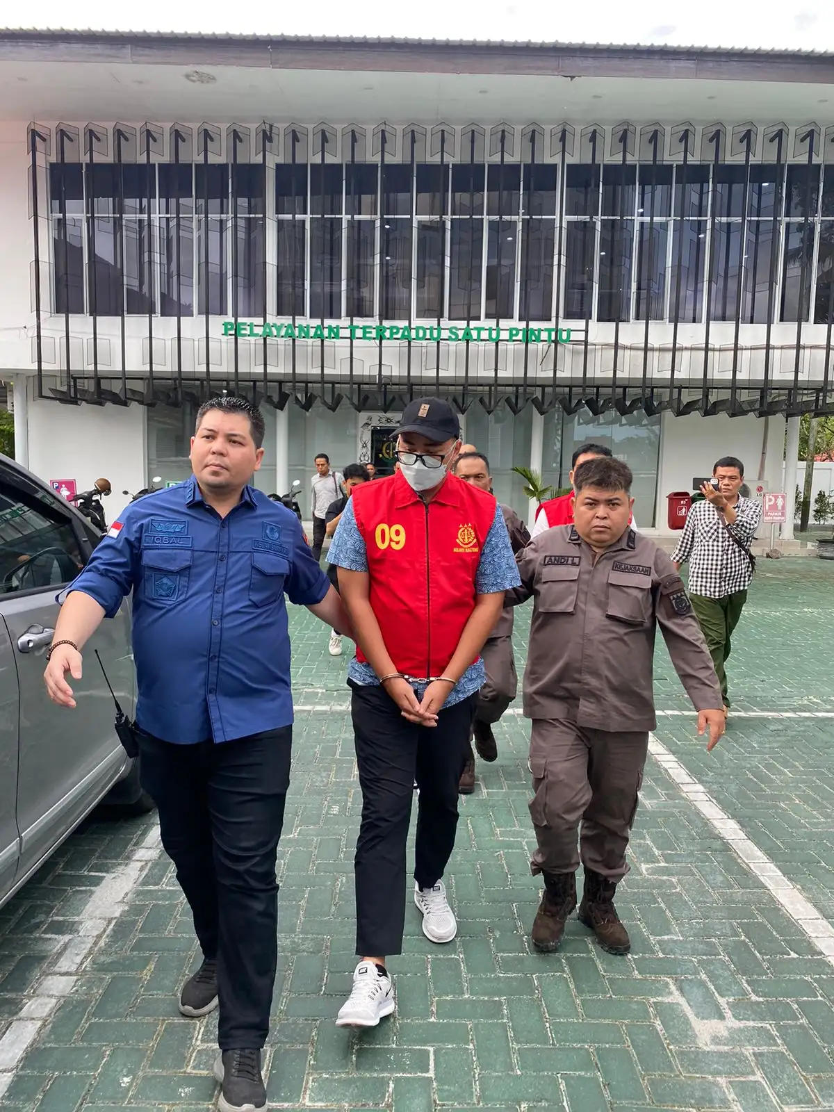 Penyidikan dugaan korupsi dalam pengadaan bahan bakar militer TNI